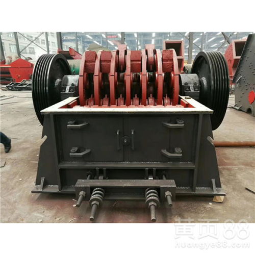 液壓開箱破碎機 內蒙古烏海禾輝機械的便捷操作與移動式優(yōu)勢